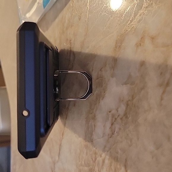 Cell phone case and screen protector - Picture 3 of 4